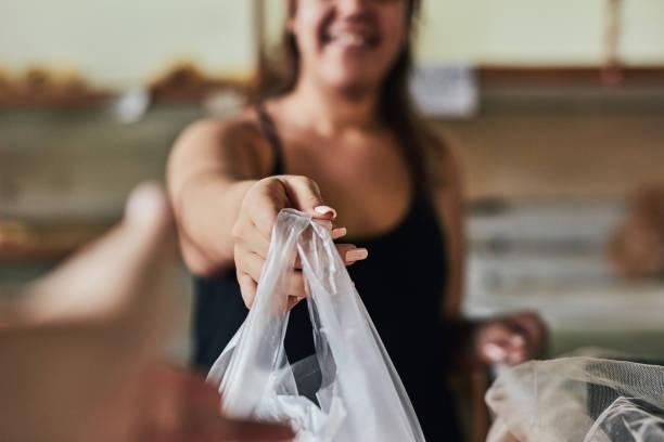 Saco Plástico com Adesivo: A Solução Prática e Versátil para Armazenamento e Organização